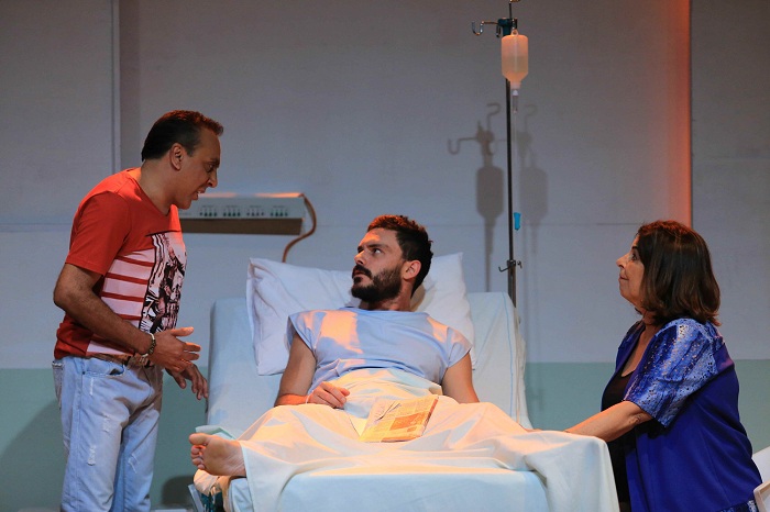 4.000 Dias ou Abra Seus Olhos, com Kiko Pissolato, Cláudia Mello e Sergio Lelys. Enredo gay está em cartaz no Teatro Alfa.