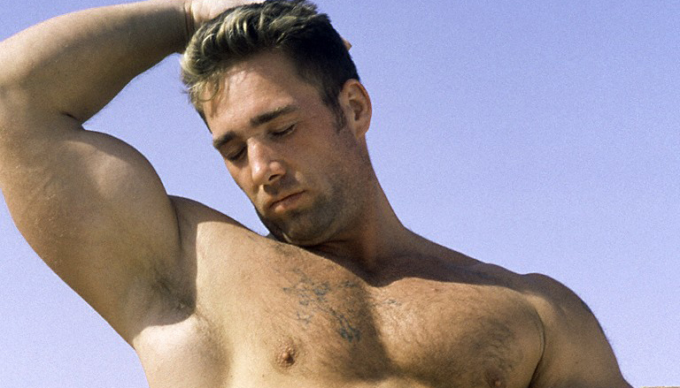 Ator pornô gay Billy Herrington morre aos 48 anos.