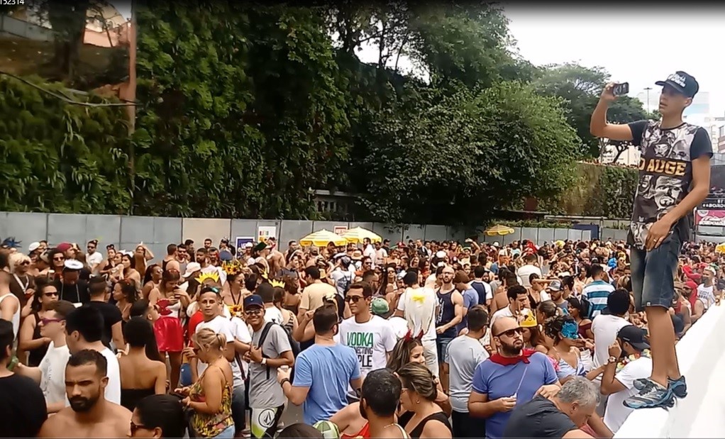 Bloco do Desmanche ferveu na Avenida 23 de Maio em São Paulo