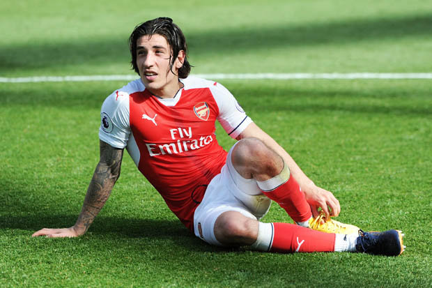 Héctor Bellerín - jogador bonitão do Arsenal sofre homofobia por causa do tamanho do cabelo