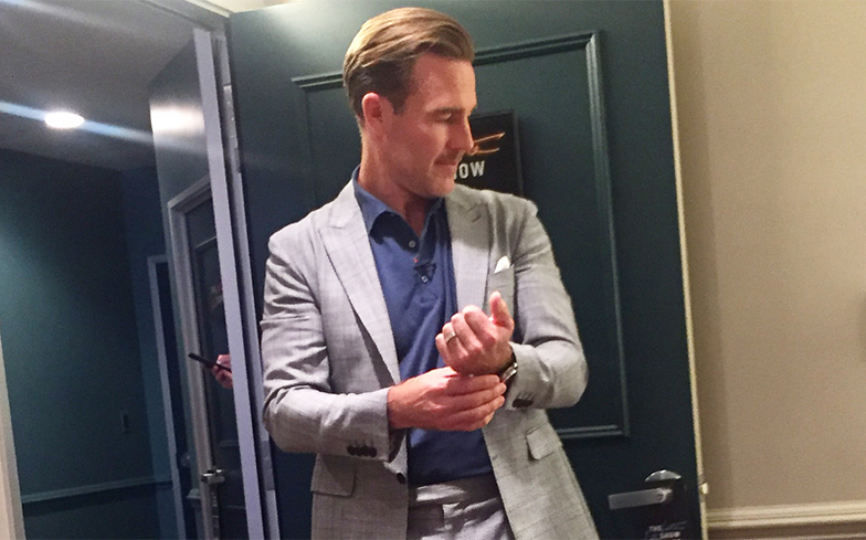 James Van Der Beek mostra volumão na calça