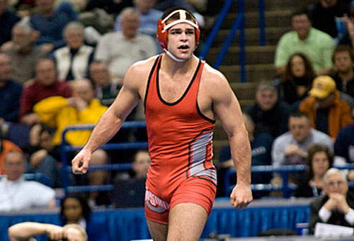 Mike Pucillo é campeão de wrestling universitário