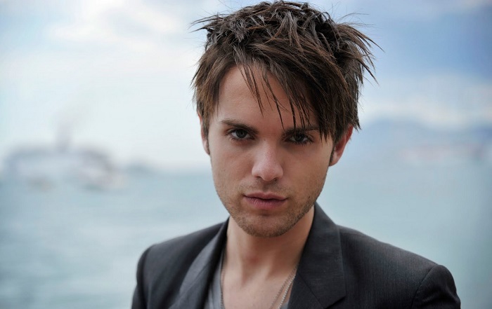 Ator Thomas Dekker assume-se gay