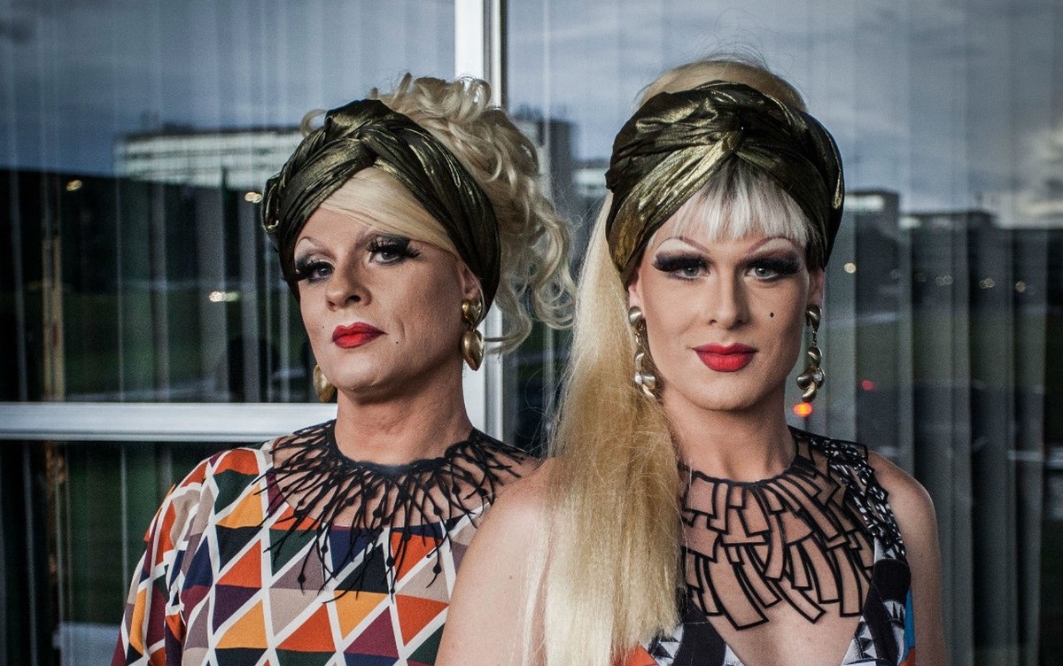 Drag queens de Pega Pega, Alessandro Brandão e Gabriel Sanches são gays e casados na vida real