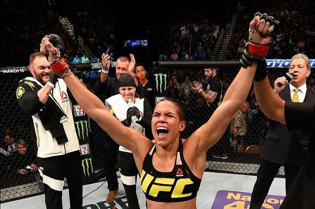 Amanda Nunes se torna 1ª lésbica a se tornar campeã do UFC