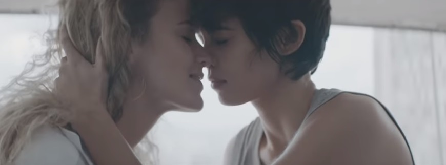 Ana Cañas e Nanda Costa vivem casal lésbico no clipe de 'Eu Amo Você'