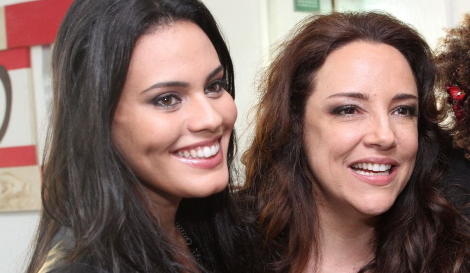 Letícia Lima e Ana Carolina assumem romance