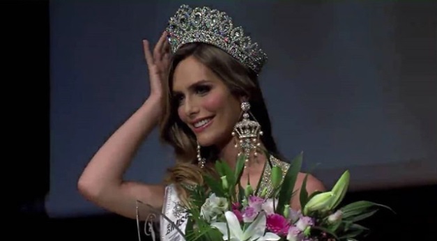 Miss Espanha: transexual Angela Ponce vence e disputará Miss Universo