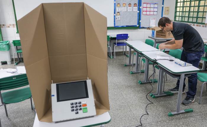 Bares LGBT e sauna gay vão transmitir apuração das eleições 2026