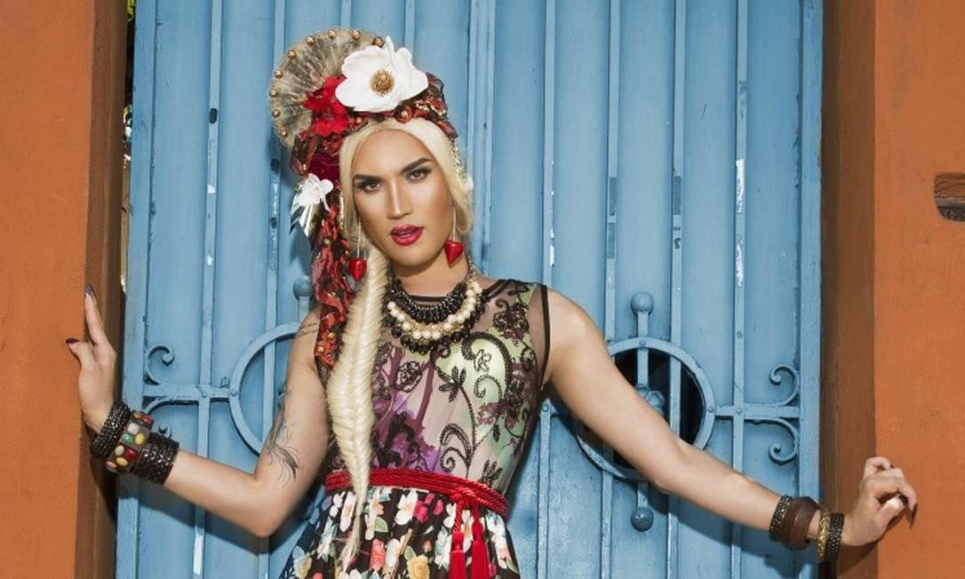 Aretuza Lovi cantará na festa gay Open Bitch na Cantho Club