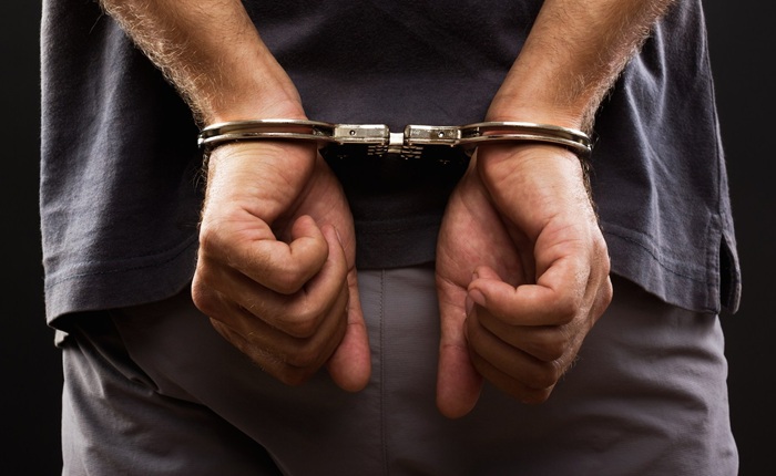 Famoso ator hétero que faz pornô gay pode pegar 27 anos de cadeia