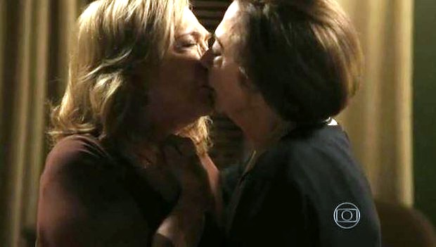 Fernanda Montenegro e Nathália Timberg dão beijo lésbico em 'Babilônia'