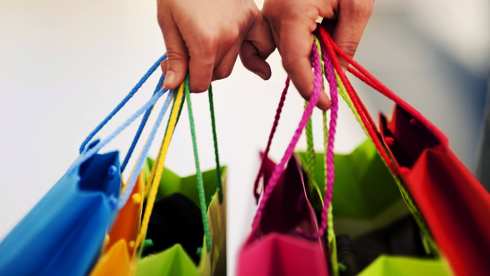 Black Friday tem joias, sauna, roupas e tatuagens com desconto na cena gay e LGBT de São Paulo
