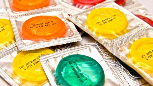 Preservativos terão de ser vendidos em baladas em Brasília