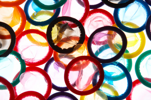 Camisinhas (preservativos) mudam de cor ao entrar em contato com DST (doenças sexualmente transmissíveis)