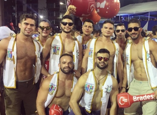 Circuito Barra-Ondina lota de homens gatos no carnaval de Salvador