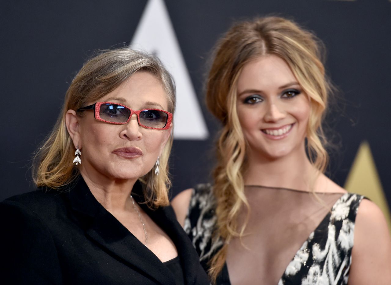 Billie Lourd foi criada sem gênero definido pela mãe, Carrie Fisher