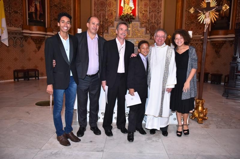 Papa Francisco parabeniza casal gay Toni Reis e Davi Harrad por batizado dos filhos na Igreja Católica