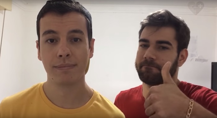 Casal gay Jeandro Borba e Giovanni Henrique lança canal sobre HIV e aids no Youtube, o Discordantes