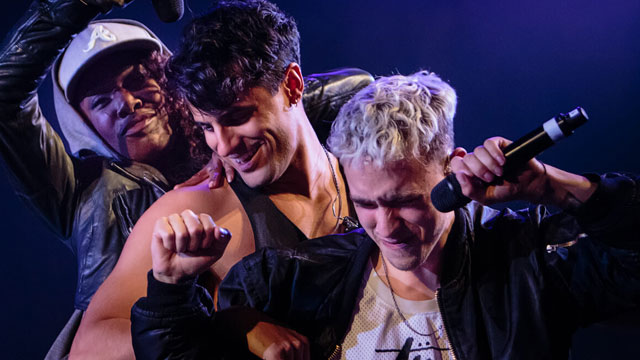 Neil Amin-Smith e Olly Alexander: Clean Bandit e Years & Years, casal gay faz sucesso com beijo em show