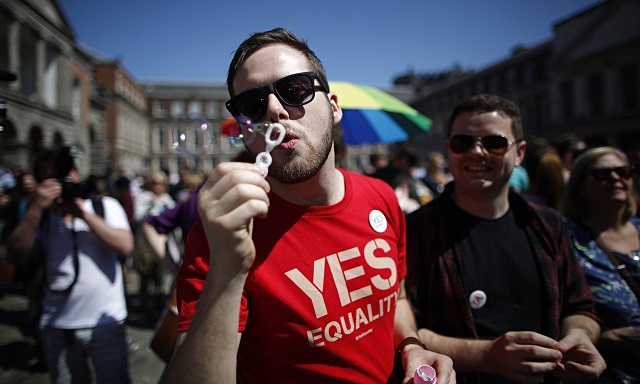 Irlanda vota sim pelo casamento gay em referendo 