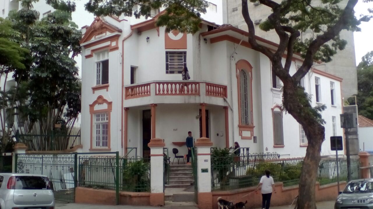 Centro de Cidadania LGBT Luiz Carlos Ruas, em São Paulo, é vandalizado e atacado