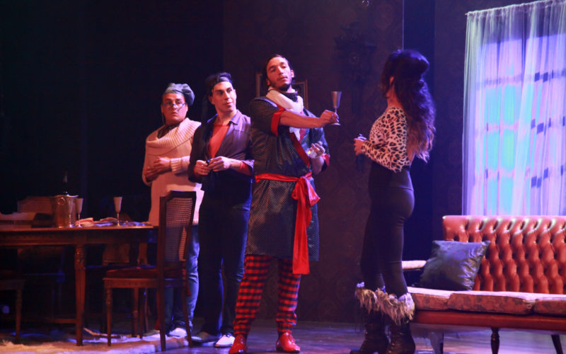 Coisas Estranhas Acontecem Nesta Casa: peça sobre 3 gays falidos está em cartaz no Teatro João Caetano, em São Paulo