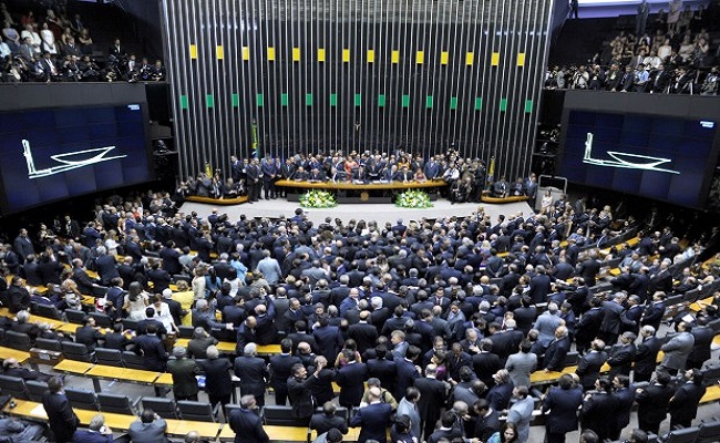 Congresso analisa projeto de lei que pode criminalizar a transmissão pelo HIV