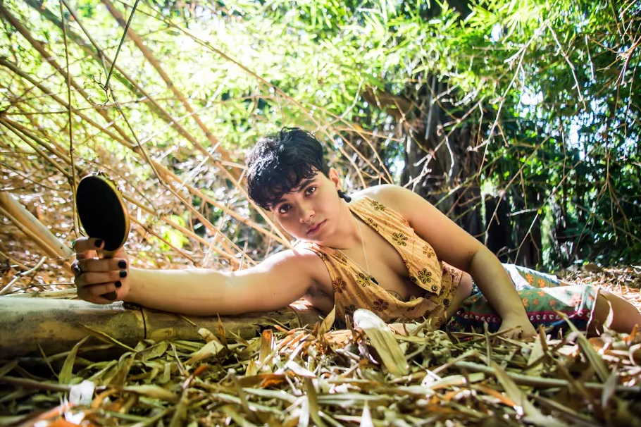 Andrea Magnoni assina exposição Cores e Flores para Tita sobre transgêneros e transexuais no Teatro Gregório de Mattos