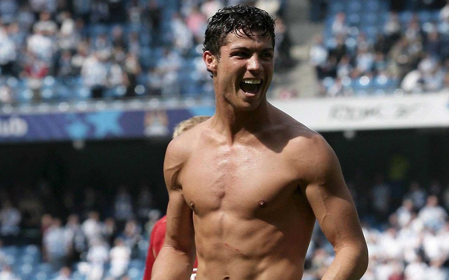 Cristiano Ronaldo é gay e tem caso com lutador de kickboxing Badr Hari