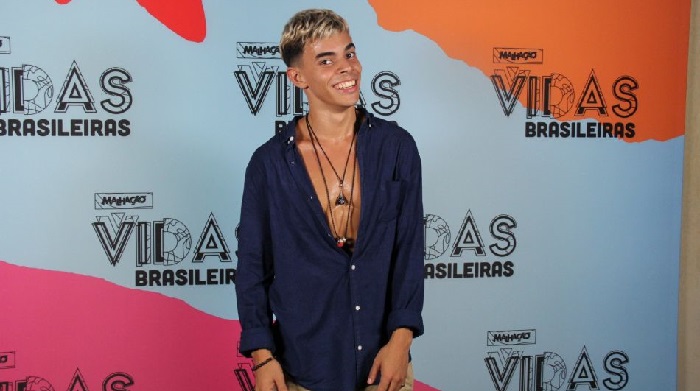Leandro (Dhonata Augusto) é drag queen em Malhação