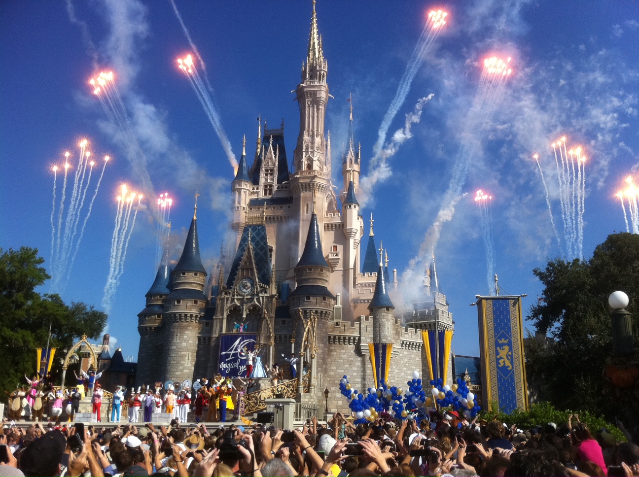 Homem é barrado na Disney, em pleno Gay Days, por estar usando short muito curto