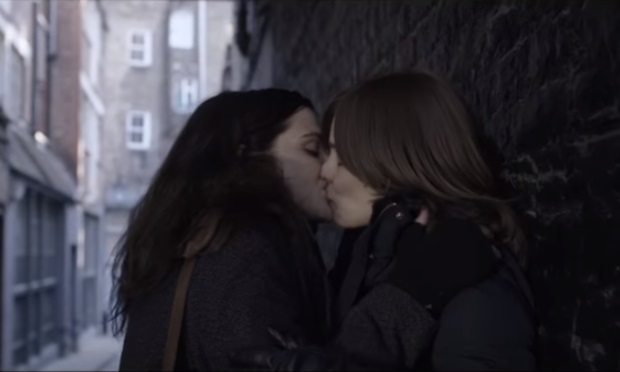 Rachel McAdams beija Rachel Weisz no filme lésbico no universo judaico Disobedience