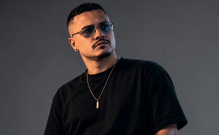 DJ Rodrigo Scher toca na festa de 8 anos da Pesadonna