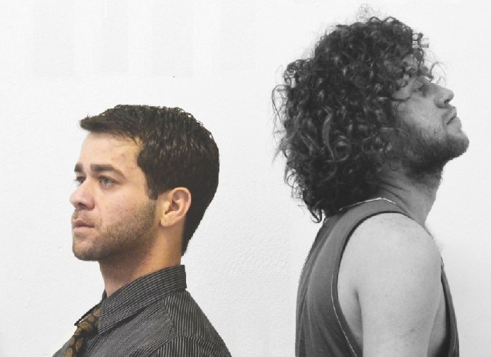 Ecos do Porão de Flávio Kenna trata de relacionamento gay inusitado - em cartaz no Teatro Paiol Cultural em São Paulo