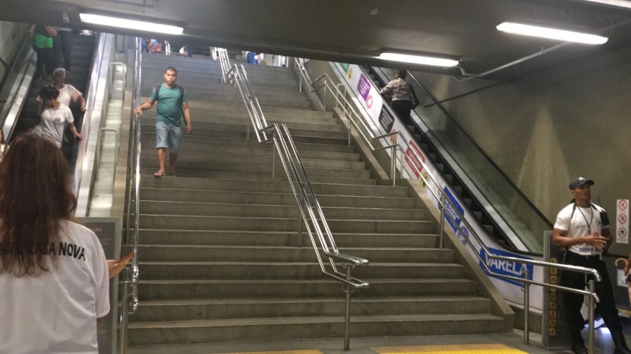 Escadarias da Estação da Lapa ficarão com as cores da bandeira LGBT