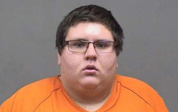 Estudante é preso acusado de tentar trocar sexo por comida com um adolescente