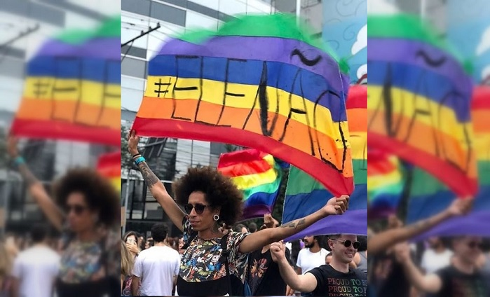 LGBT participam do protesto contra Bolsonaro #EleNão
