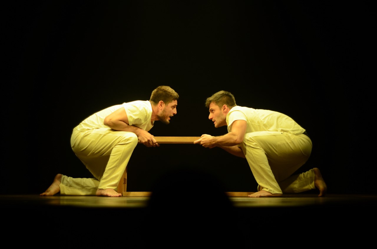 Daniel Rocha e Hugo Bonemer em 'Frames', que fala de gays e homofobia. Foto: Leandro Marques