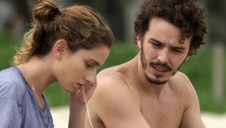Transexuais: Cláudio (Gabriel Stauffer) não deve 'virar' gay após transição de gênero de Ivana (Carol Duarte)