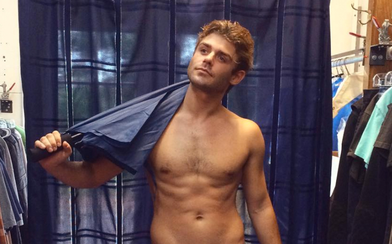 Garrett Clayton fala de como foi pressionado a não se revelar gay