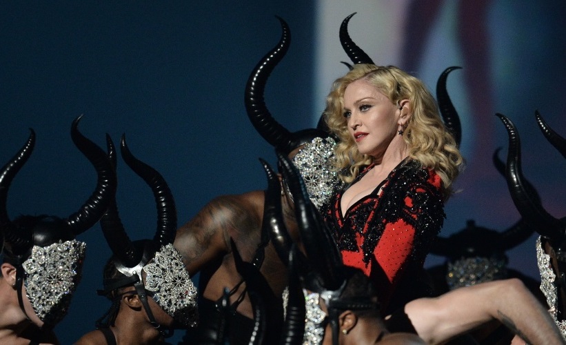 Madonna encantou com 'Living for Love' no Grammy