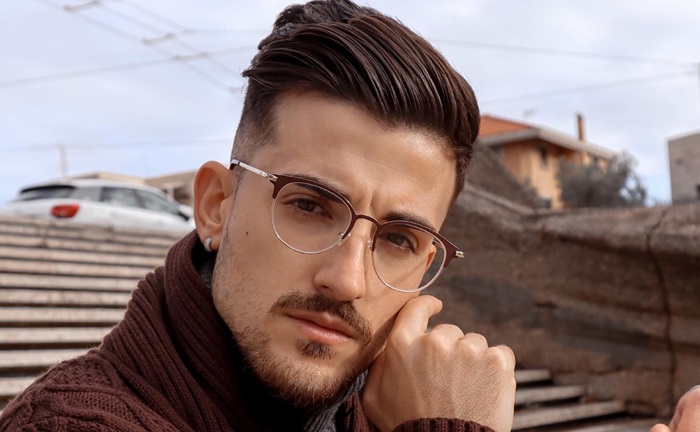 Homens que usam óculos pagam menos em sex club nesta segunda