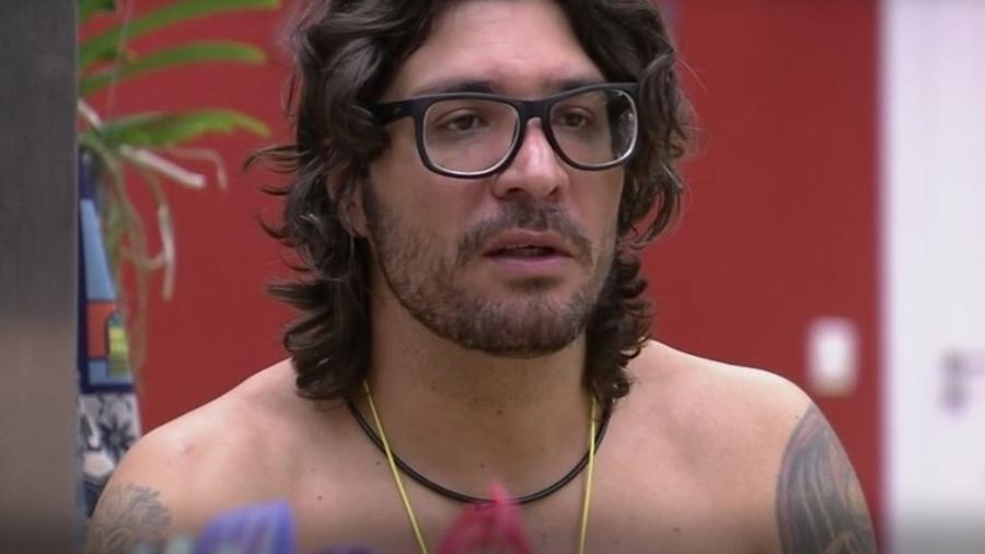 Ex-BBB 17 Ilmar posará pelado