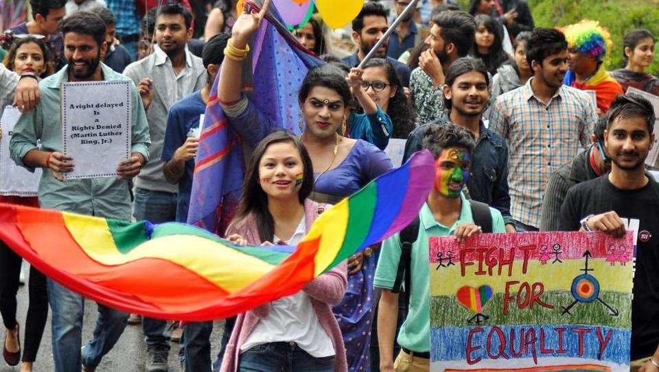 Índia descriminaliza homossexualidade