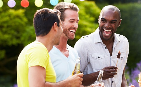 Índice de Felicidade Gay foi elaborado pelo site Planet Romeo e entrevistou 115 mil homens 