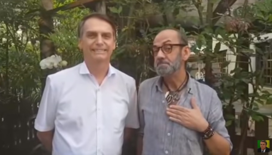 Maquiador gay Lili Ferraz grava vídeo ao lado de Jair Bolsonaro