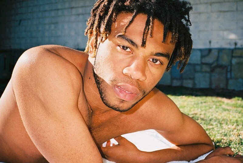 Rapper gay Kevin Abstract chega ao topo da Billboard com o 