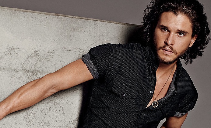 Kit Harrington aparece pelado com bumbum de fora em peça de teatro