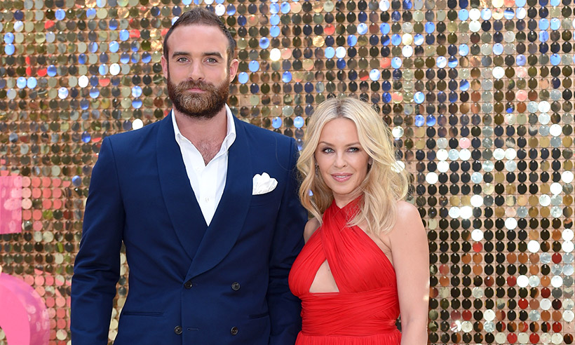 Kylie Minogue e Joshua Sasse não se casarão até casamento gay ser legalizado na Austrália